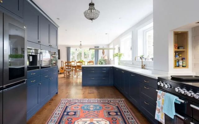 Country Retreat - Sleeps 14 - Large Garden
