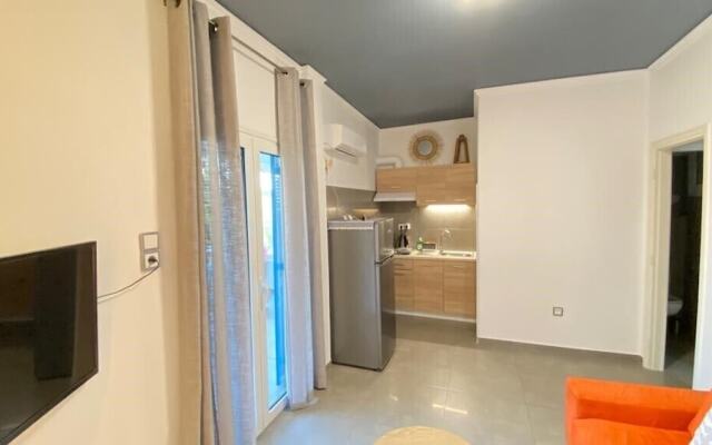 Breeze One Bedroom Apartment by BluPine