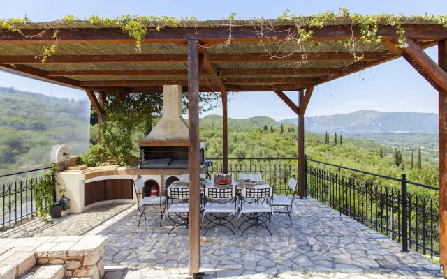 Stunning 8-bed Villa in Marmaro With Amazing View