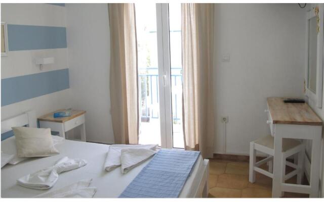 Livadia Seaside Studios 13