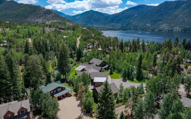 The River House 3 Bedroom Cabin