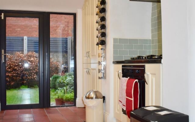 Beautiful 3 Bedroom Terraced House With Garden