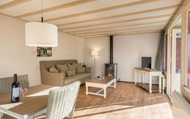 Cosy Bungalow Within De Maasduinen Area