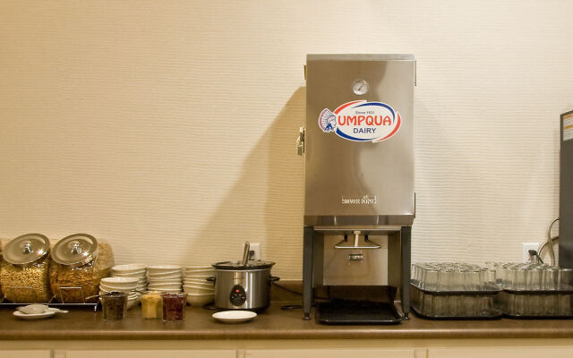 Ashland Hills Hotel & Suites