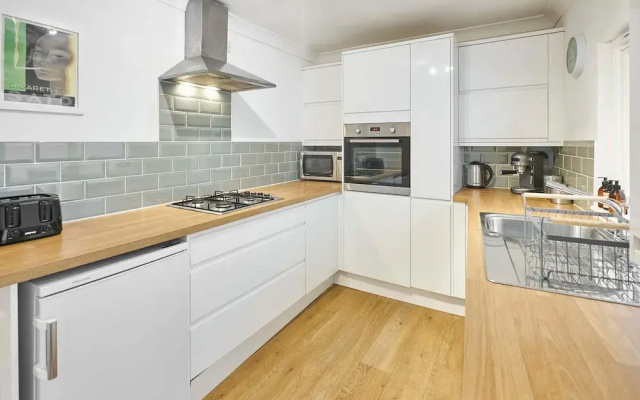 Host Stay Garden Flat
