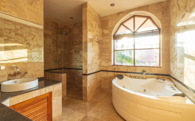 4 BR Pool Villa in Great Location - CV4
