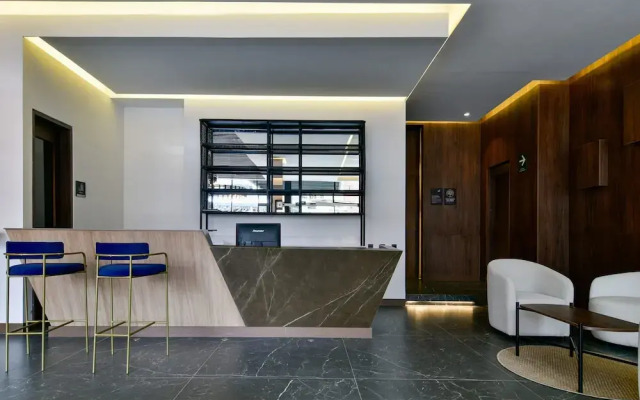 w Elegant 1BR w/ Great Deco in Unicentro