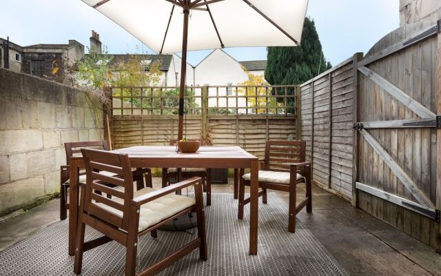 Spacious, Garden Flat for 4 in Bath