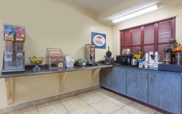 Super 8 Piedmont Greenville Area