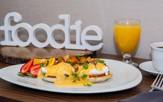 Holiday Inn Winnipeg South by IHG