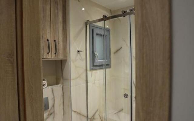 LA Larissa Luxury Apartments Trekke