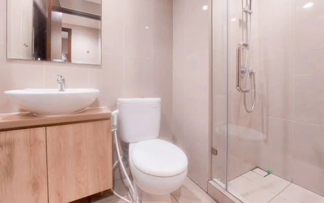Nice And Modern 2Br Apartment At M-Town Signature