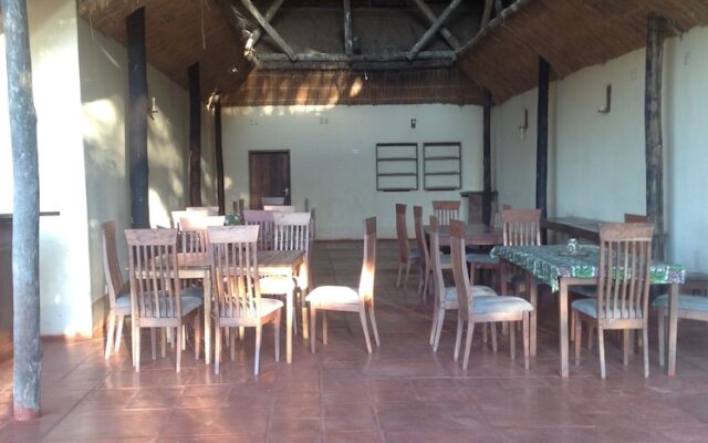 Livingstone Guest Farm - Hostel