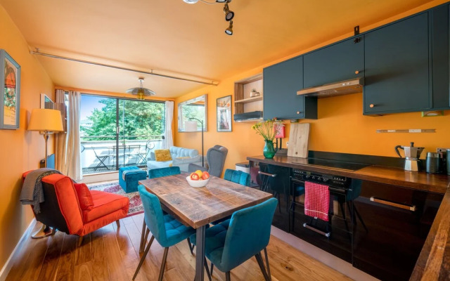 Altido 2-Bed Flat W/ Thames View