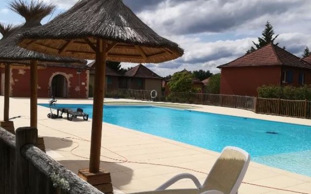 "Chezvero46" residence claire rive avec piscine, wifi et vélos