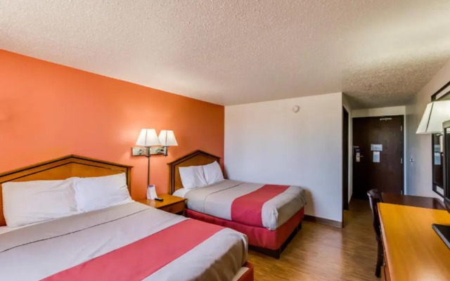 Motel 6 Albert Lea, MN