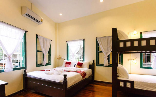 Srisomboon Hostel