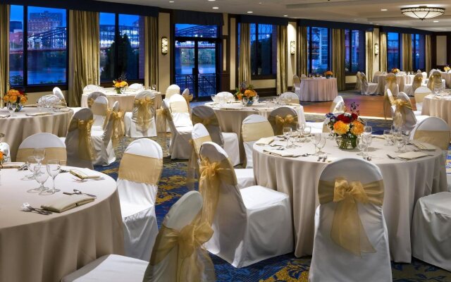 Sheraton Pittsburgh Hotel at Station Square