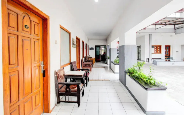 Collection O Jalan Slamet Riyadi Near Kampung Batik Kauman Formerly Hotel Grand Kota