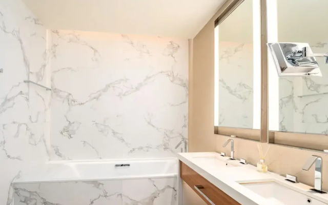 Posh 2 BR in Address Opera Mall Access