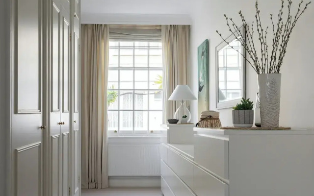 Bathurst Mews III by Onefinestay