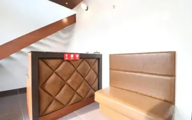 Hotel Gold By OYO Rooms