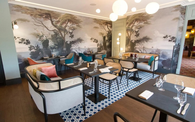 Le Manoir Hotel