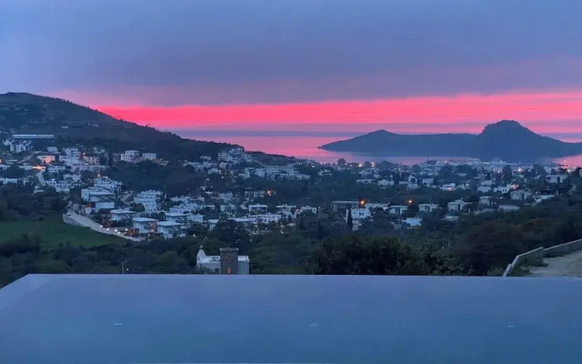 Hills Deluxe - Relaxed Luxury in Style and Serenity