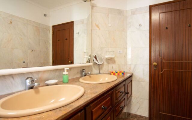 Oliveiras House (CLE150)