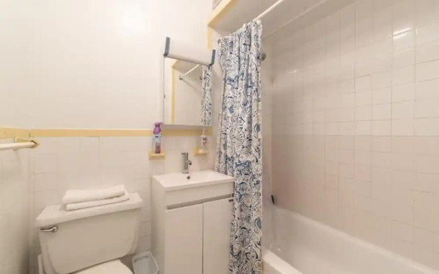 Lovely 2 Bedroom Cozy Monthly Apartment, New York