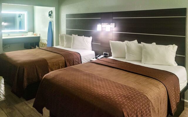 Econo Lodge Inn & Suites Near Lackland AFB