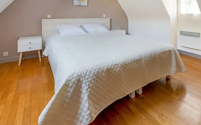 Quaint Holiday Home in Logonna-daoulas Near Sea