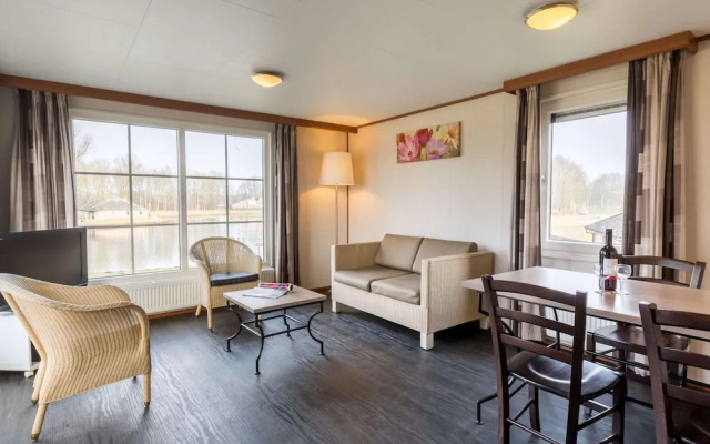 Well Furnished Mobile Home with Microwave near Water