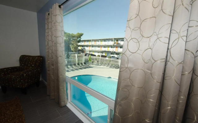 Thunderbird Hotel