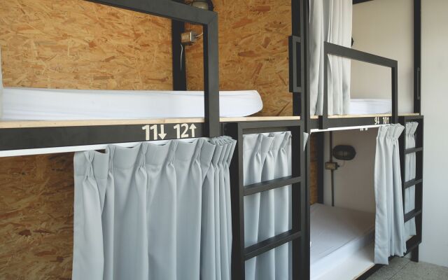 Oldmancaptain Hostel