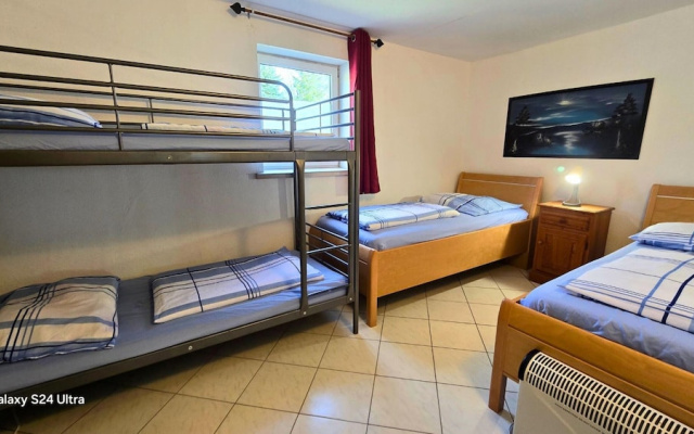 Mobile Home im Ferienpark mit Seezugang