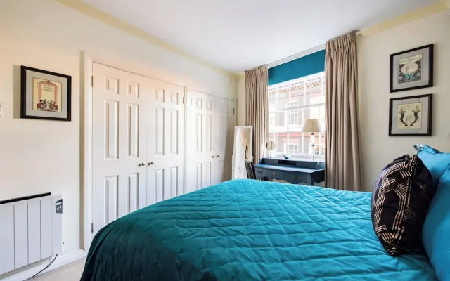 Mayfair 3-bed 5-guest Berkeley Square 1729 House