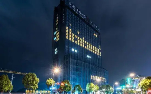 Mid-Level Hotel