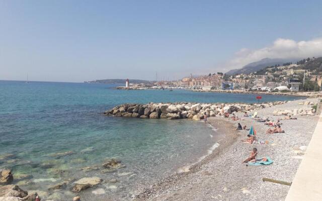 Splendide studio front de mer