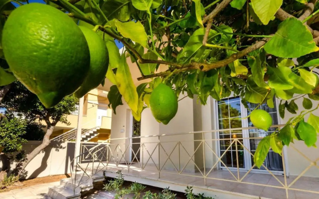 Aquarius - Glyfada Detached House