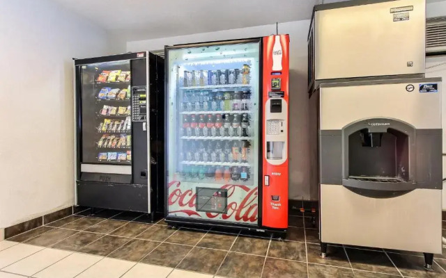 Super 8 by Wyndham Santa Clara