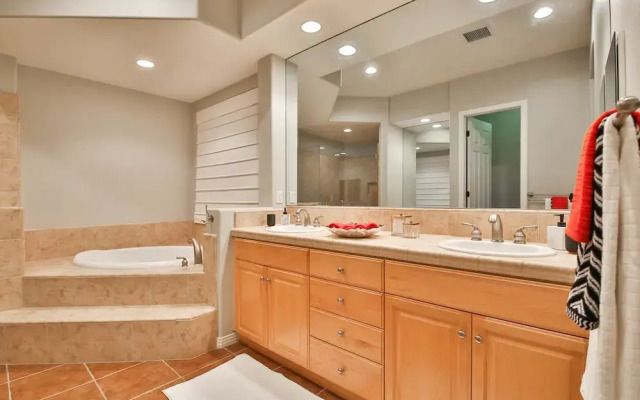 Spring Rain - Four Bedroom Home