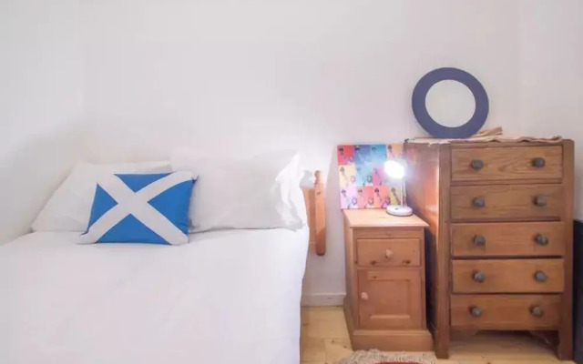 2 Bedroom Flat Near City Centre