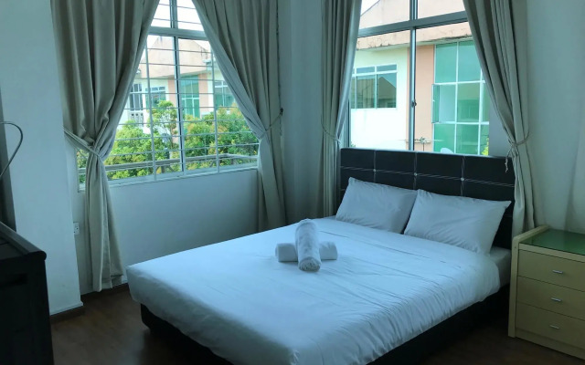 Natol Homestay - Kuching Home Penthouse Airport Road