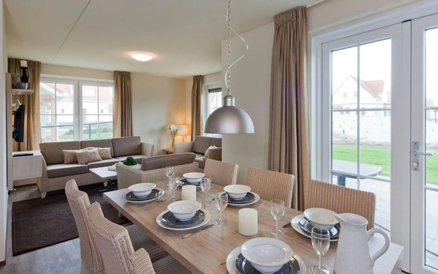 Detached villa with 2 bathrooms, beach at 400m.