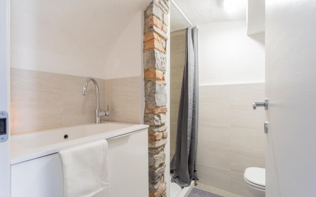 Pozzo Vertical Apartment With Garden and Parking