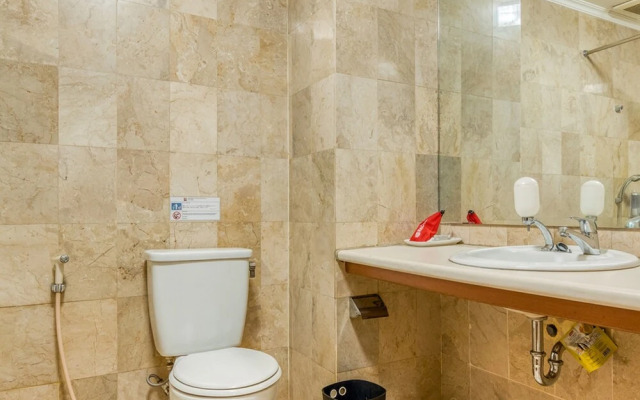 RedDoorz Plus near Dharmawangsa Square