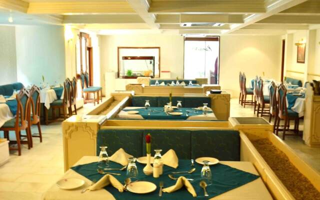 OYO 2029 South Tukoganj