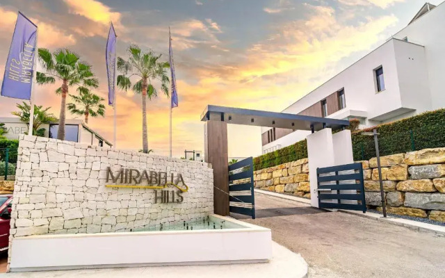 2021 Built Extravagant Villa in Luxurious Mirabella Hills