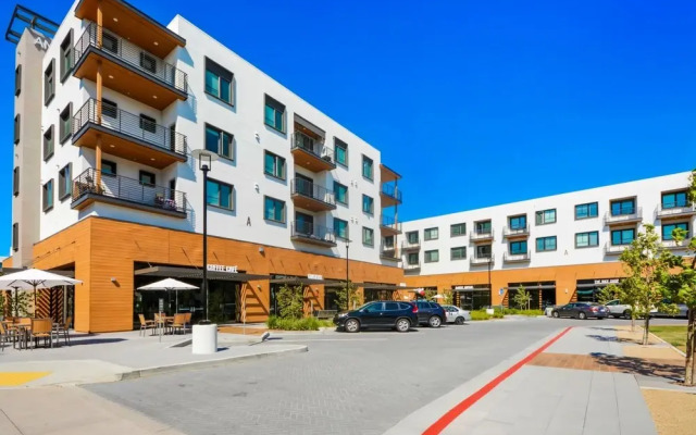 Global Luxury Suites in Menlo Park